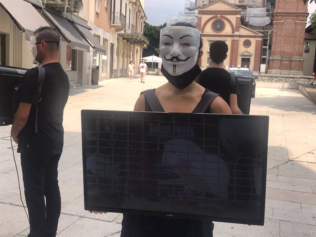 Anonymus in centro a Legnano