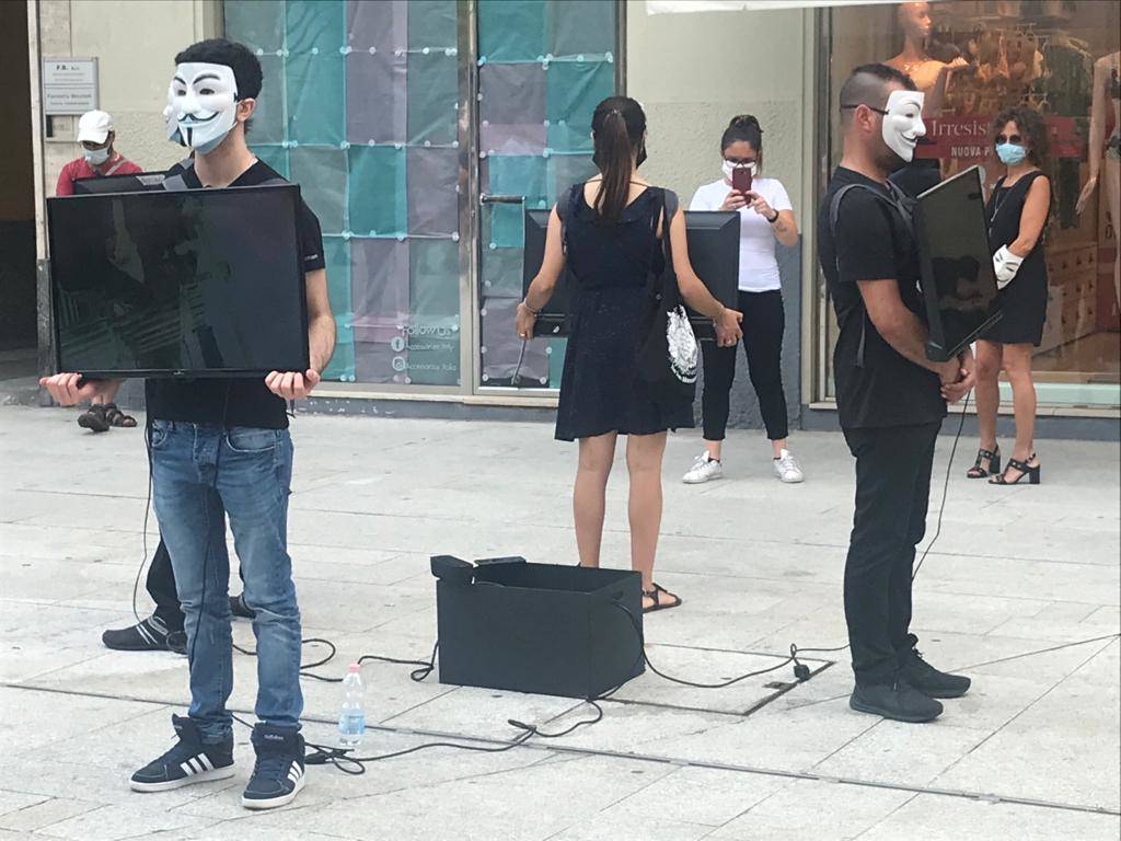 Anonymus in centro a Legnano