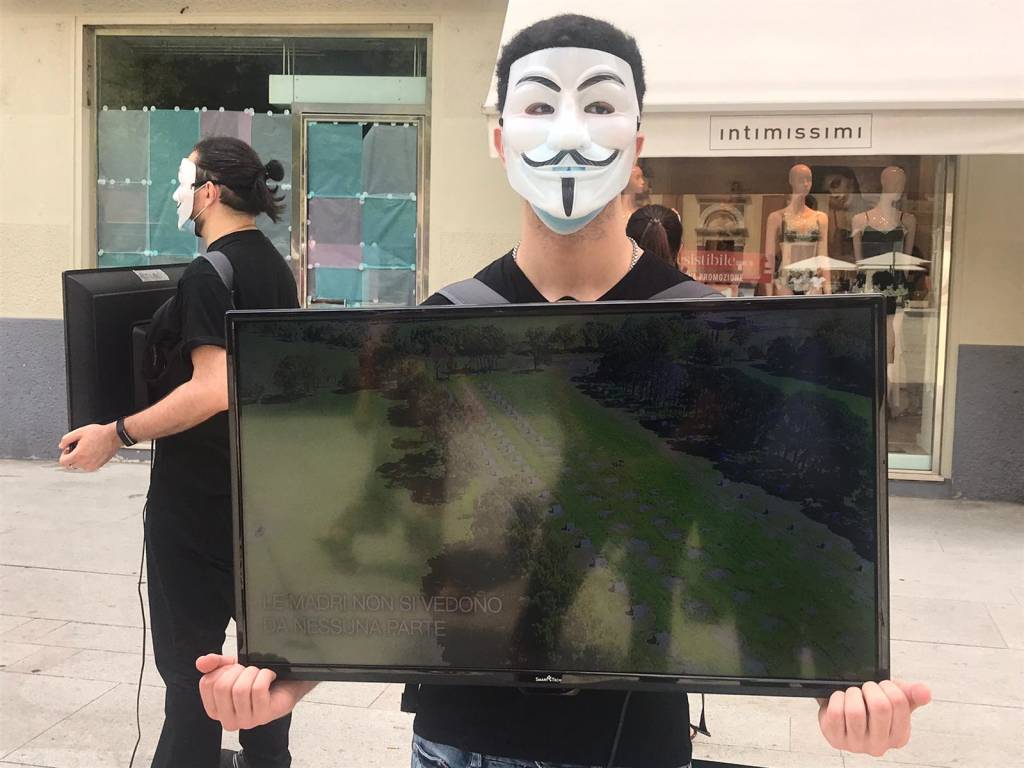 Anonymus in centro a Legnano