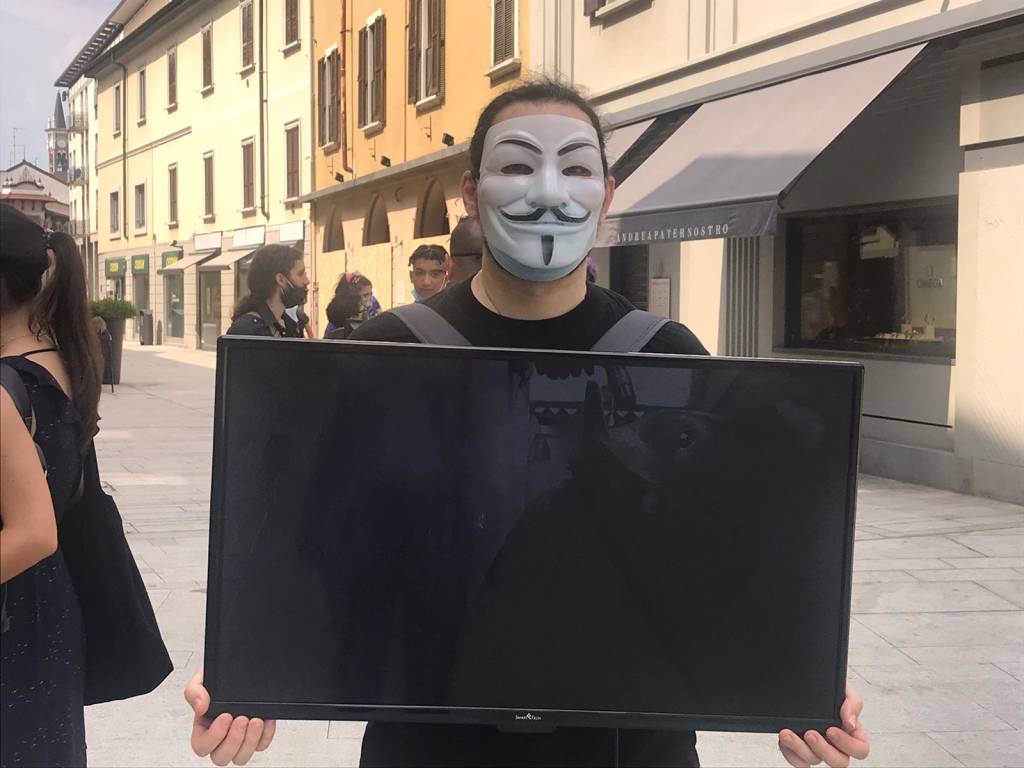 Anonymus in centro a Legnano