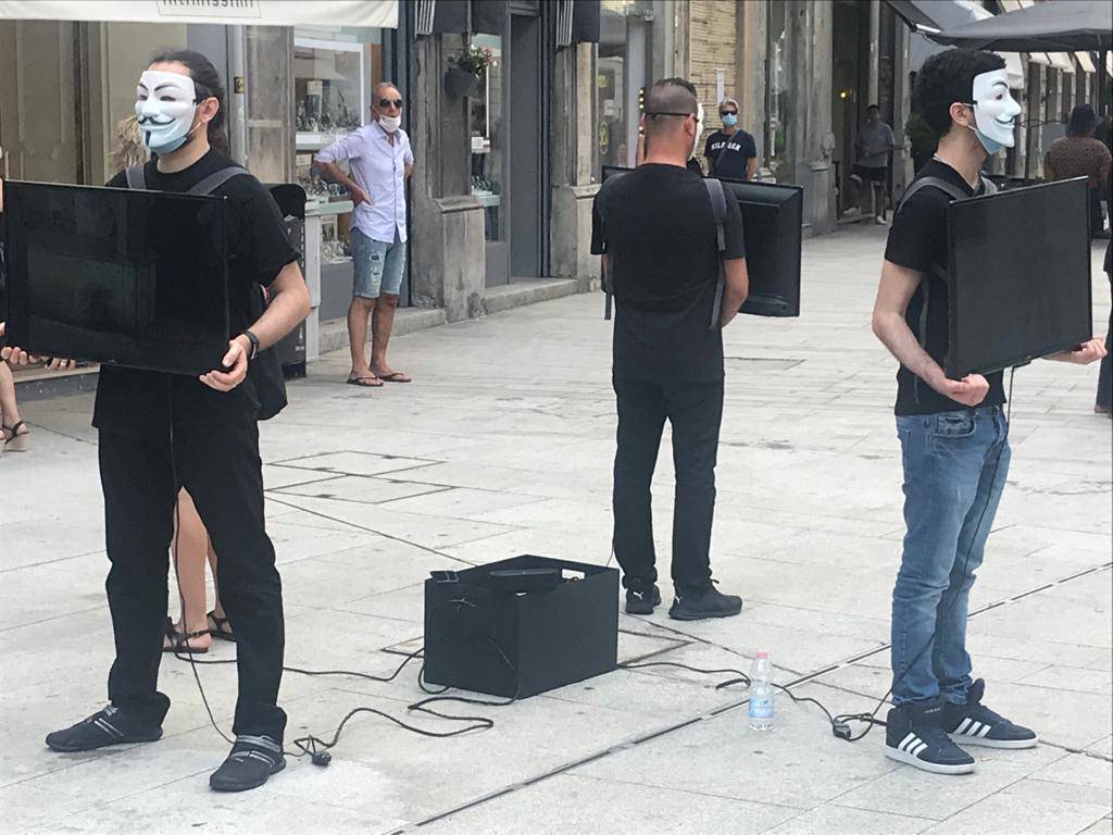 Anonymus in centro a Legnano