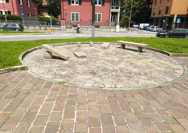 atto vandalico in piazza Monumento