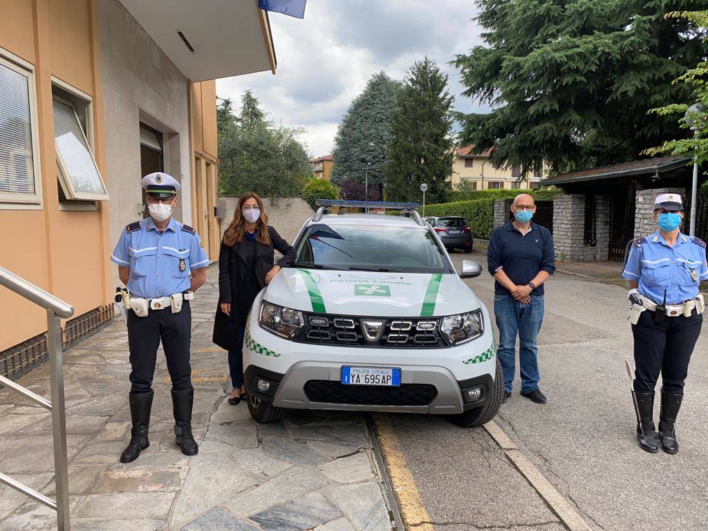 auto con cella di sicurezza polizia locale di parabiago