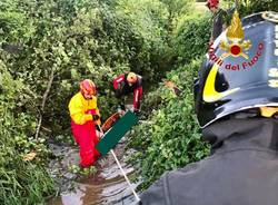 Auto esce di strada e vola per sette metri: due morti