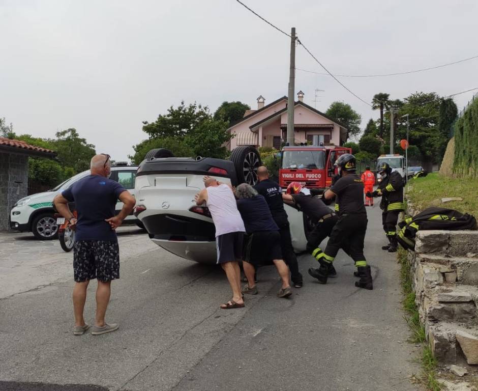 auto ribaltata cadrezzate con osmate