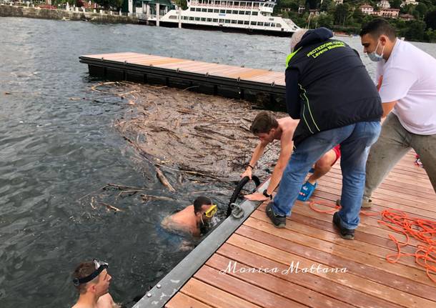 bici finisce nel Lago Maggiore