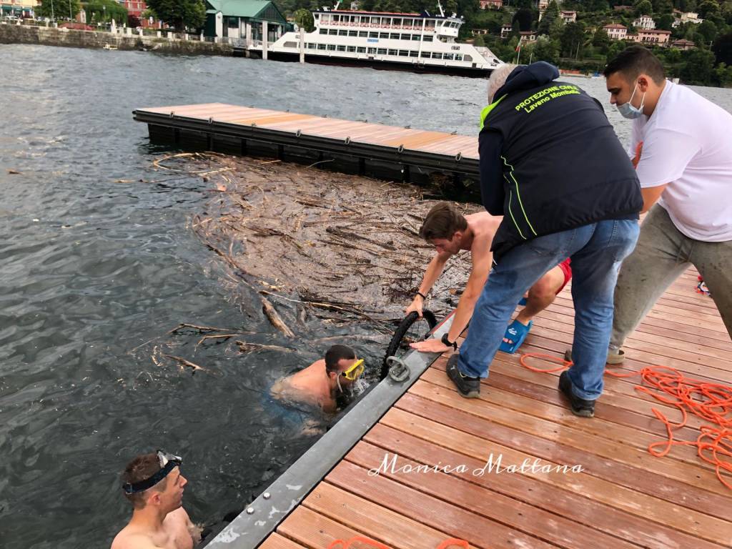 bici finisce nel Lago Maggiore