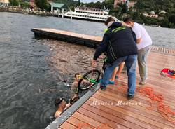 bici finisce nel Lago Maggiore