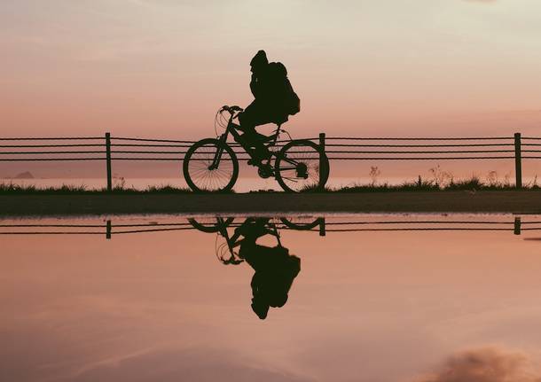 bicicletta ciclabile lago