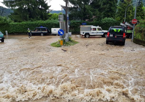 Brusimpiano: il Trallo esce dagli argini, arriva la Potezione civile