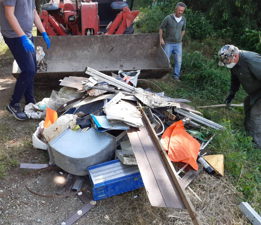 cacciatori di san giorgio su legnano e canegrate ripuliscono il parco del roccolo