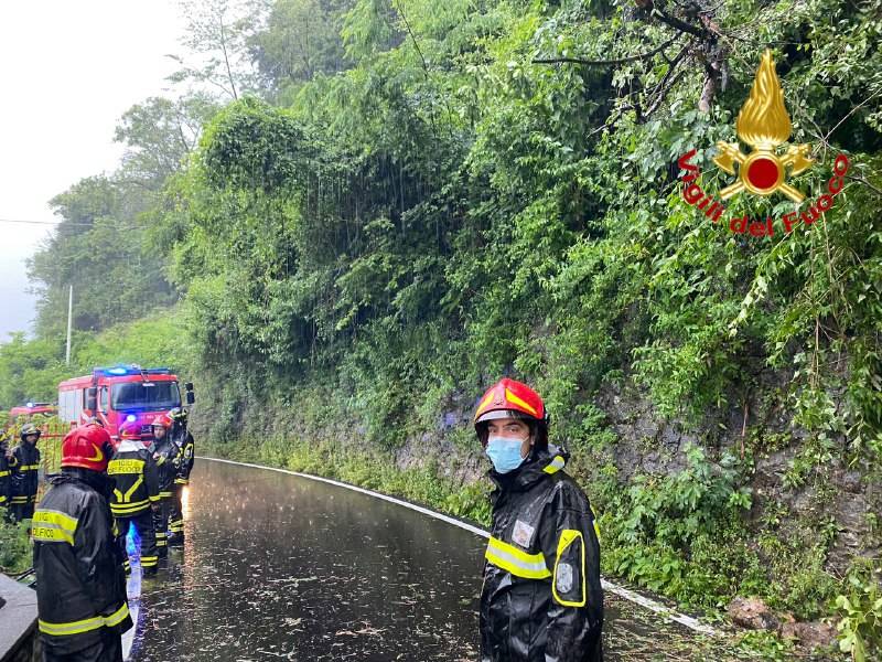 Frana tra Laveno Mombello e Castelveccana