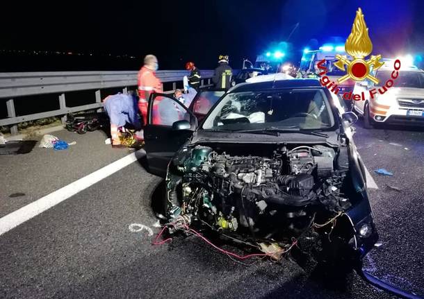 Schianto nella notte in tangenziale innesto a1 - ss412