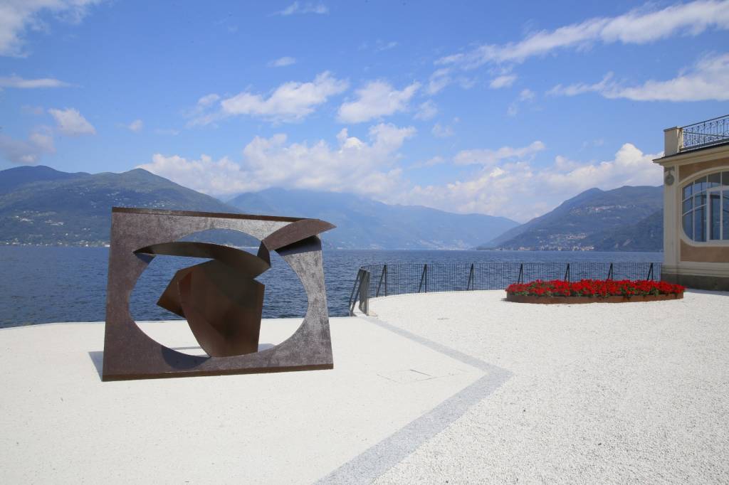 Le sculture di Angelo Bozzola nel giardino di Palazzo Verbania