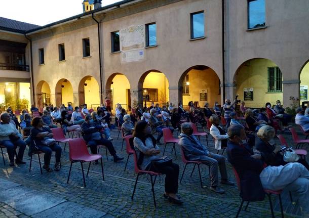 "Cinema sotto le stelle": entusiasmo per la prima serata dedicata ad Alberto Sordi 