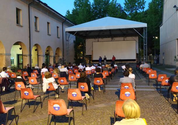 "Cinema sotto le stelle": entusiasmo per la prima serata dedicata ad Alberto Sordi 