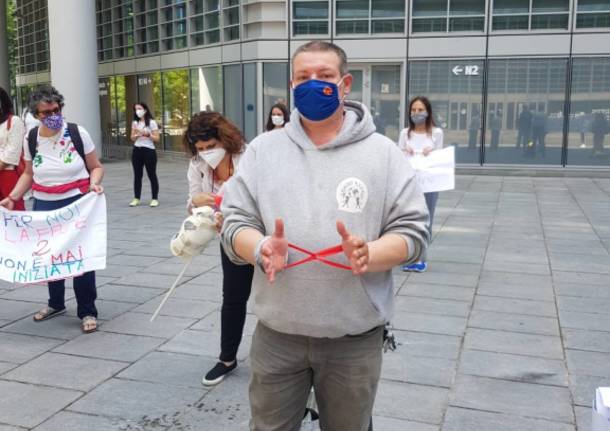 Flash mob a Palazzo Lombardia per i disabili gravi