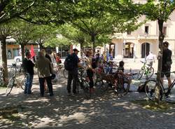 Il Collettivo Adespota si riunisce nel centro città: biciclettata da piazza San Francesco 