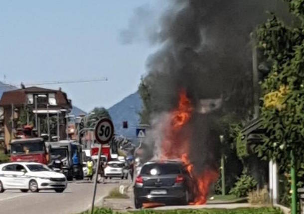 incendio vettura castiglione olona giugno 2020