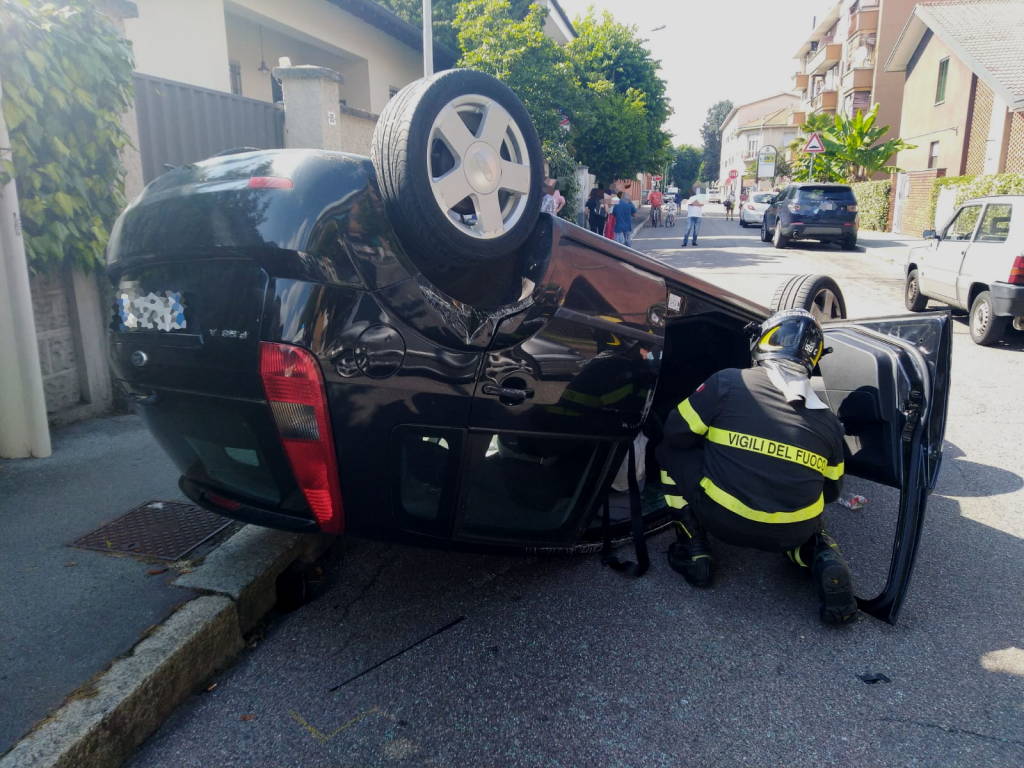 incidente in via Genova a Legnano