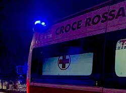 incidente notte generica croce rossa ambulanza