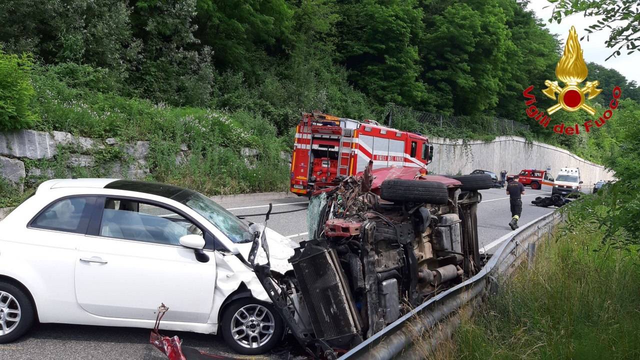 incidente via peschiera varese