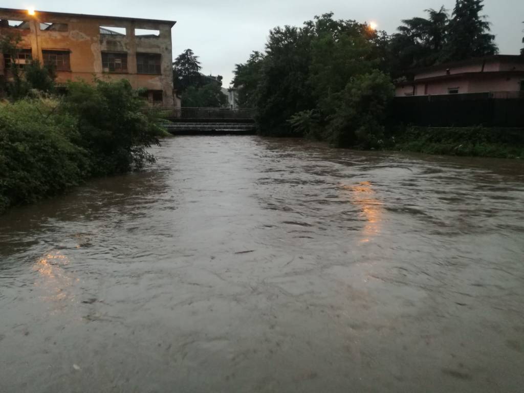 Maltempo: Olona in piena