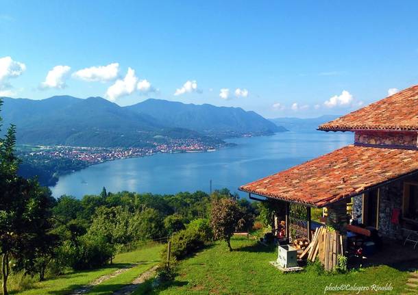 panorama lago maggiore colmegna foto di gero rinaldo