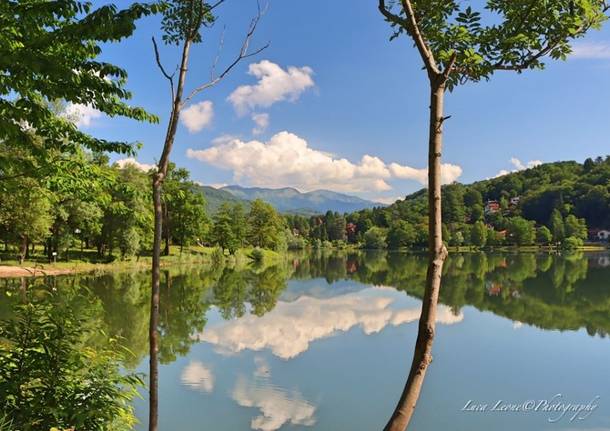 Il cielo si specchia nel lago di Ghirla