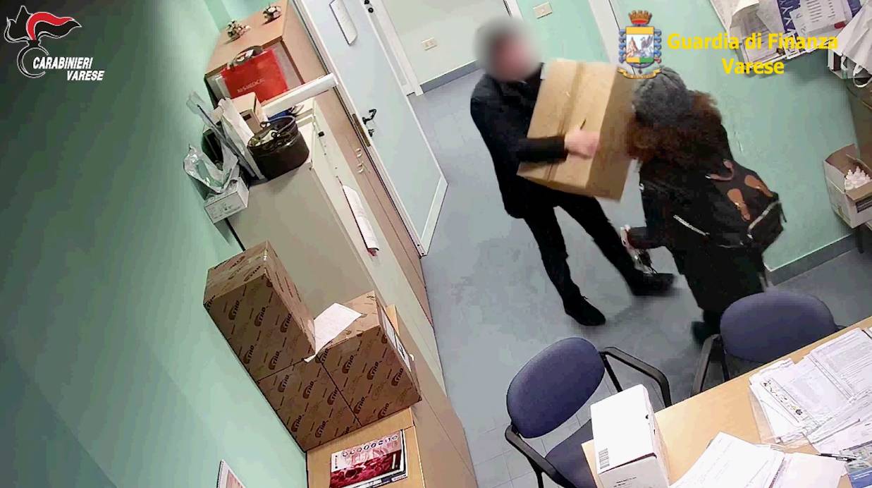 Saronno, rivendevano i laringoscopi dell’ospedale: due arresti