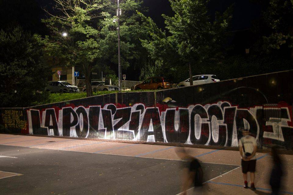 Telos danneggiano il murales di Piazza dei Mercanti