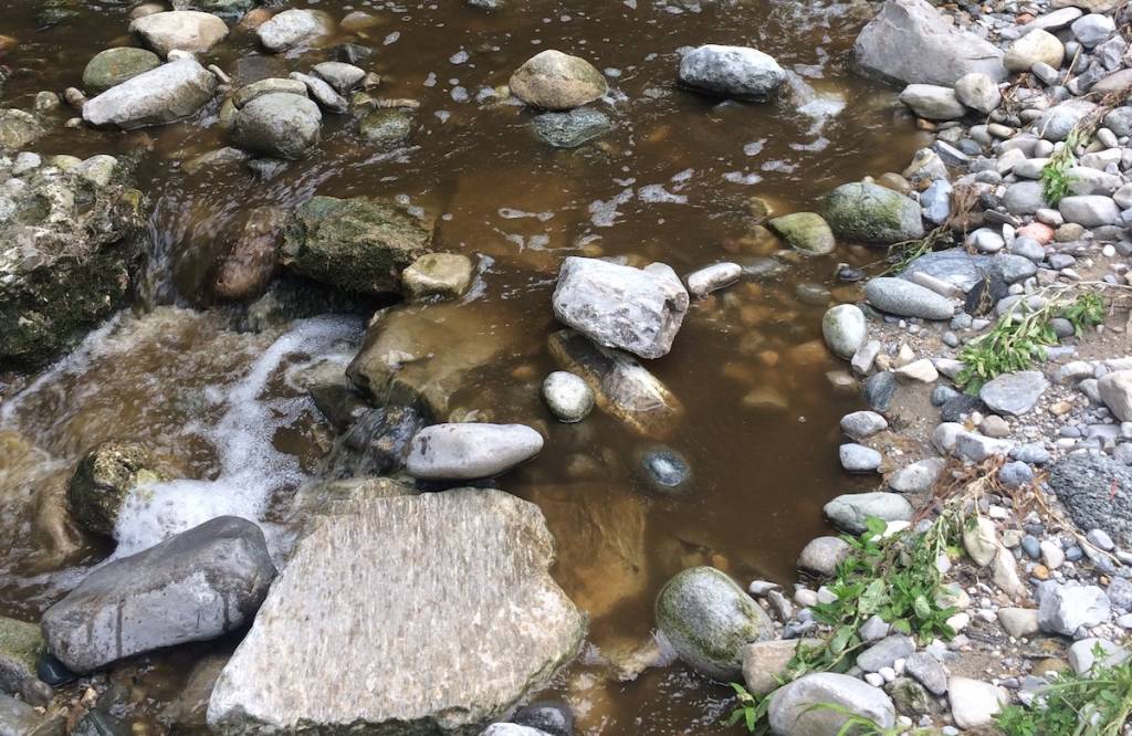 Varese - Liquami nel torrente Valle Luna