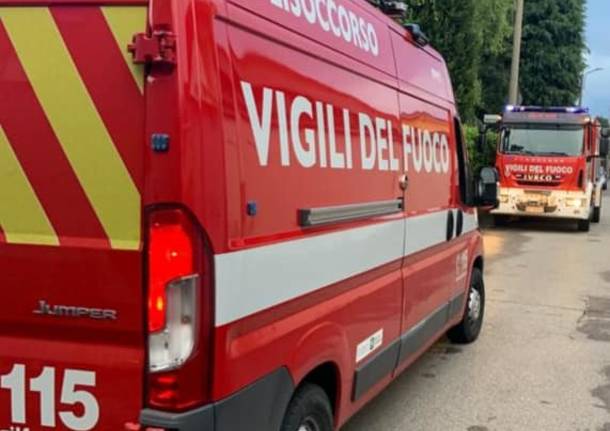 Vigili del fuoco di Lazzate al lavoro