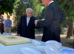 100 anni al fianco dei cittadini di Origgio, festa per don Cesare Catella