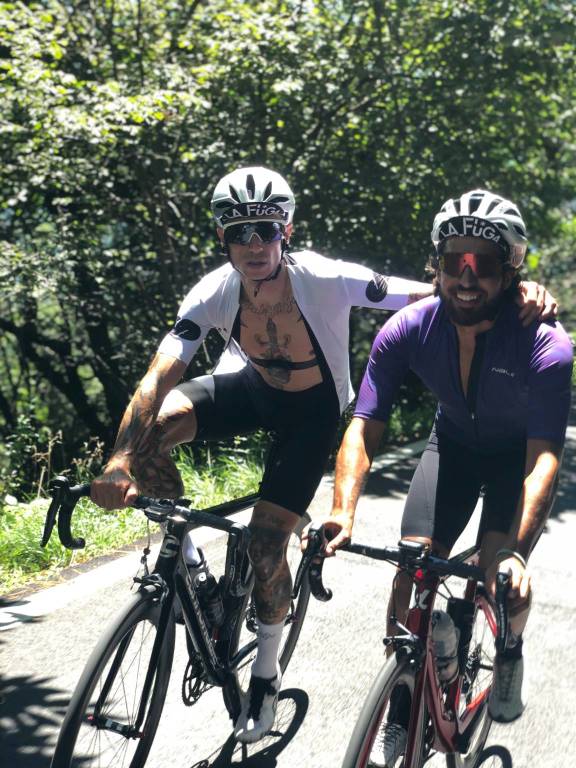 Assault to Freedom scala in bici 16 volte il Campo dei Fiori di Varese per beneficienza: "Missione compiuta"