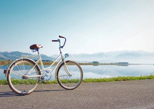 bicicletta lago