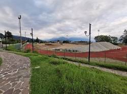 I lavori al campo di calcio di Maccagno