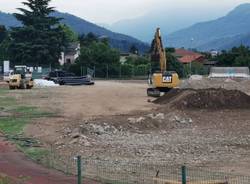 I lavori al campo di calcio di Maccagno