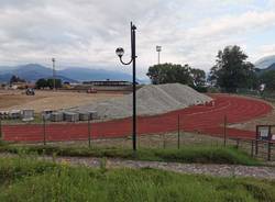 I lavori al campo di calcio di Maccagno