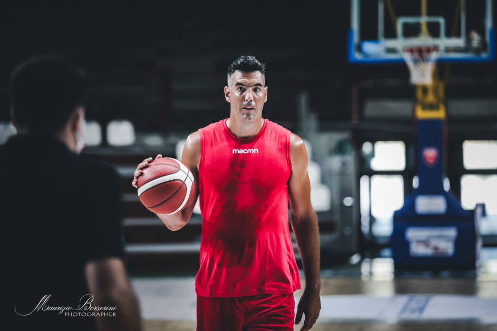 Primo allenamento a Varese per Luis Scola