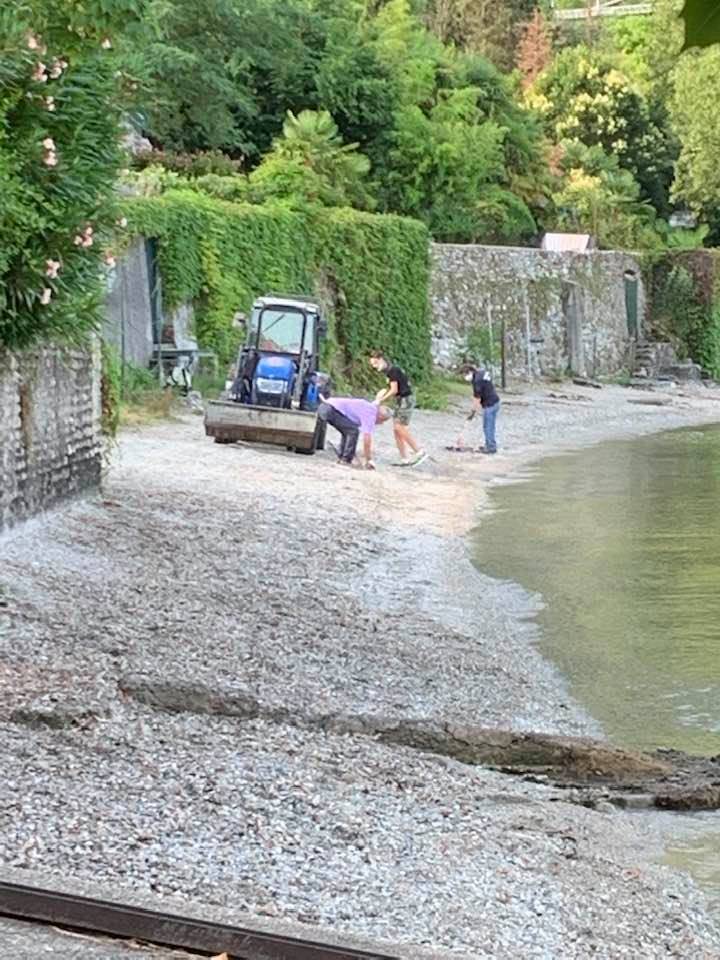 Pulizia spiagge a Castelveccana