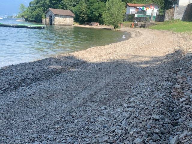 Zenna, lavori di sistemazione all\'arenile sulla spiaggia