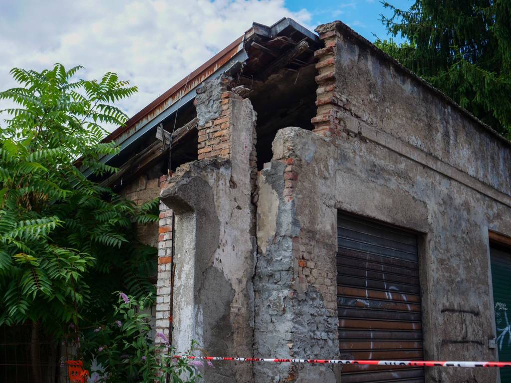 Edificio pericolante, chiusa una parte di via Gasparotto