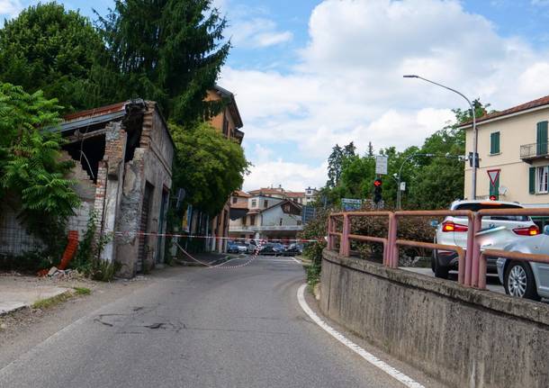 Edificio pericolante, chiusa una parte di via Gasparotto