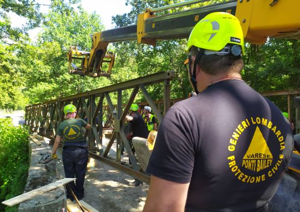 I genieri di Samarate ripristinano un ponte a Pontremoli