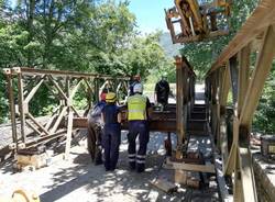 I genieri di Samarate ripristinano un ponte a Pontremoli