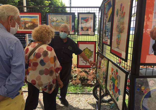 I quadri dell’assessore Favaron in beneficienza sul lungolago di Angera