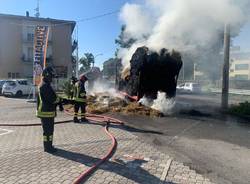 incendio trattore balle di fieno casorate sempione