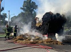 incendio trattore balle di fieno casorate sempione