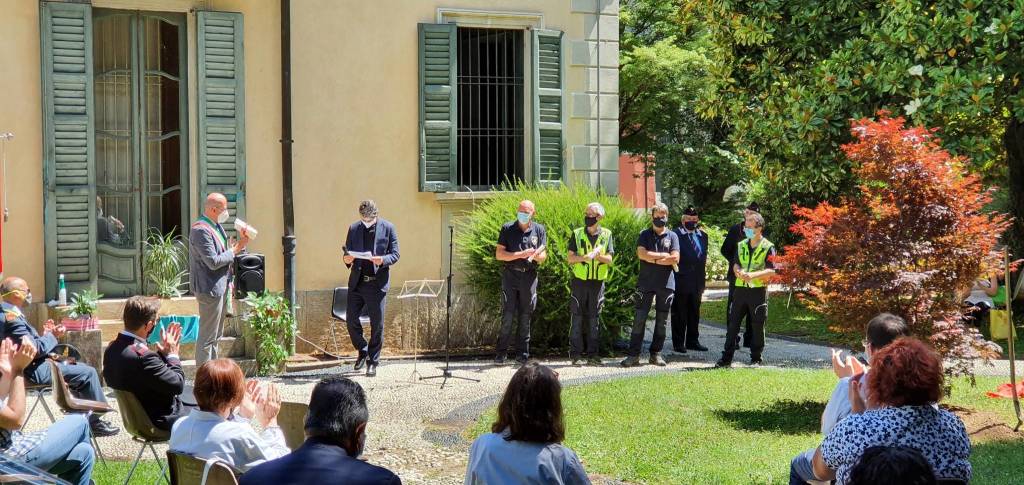 Induno Olona - La cerimonia del ricordo e del ringraziamento per chi ha lottato contro il Covid
